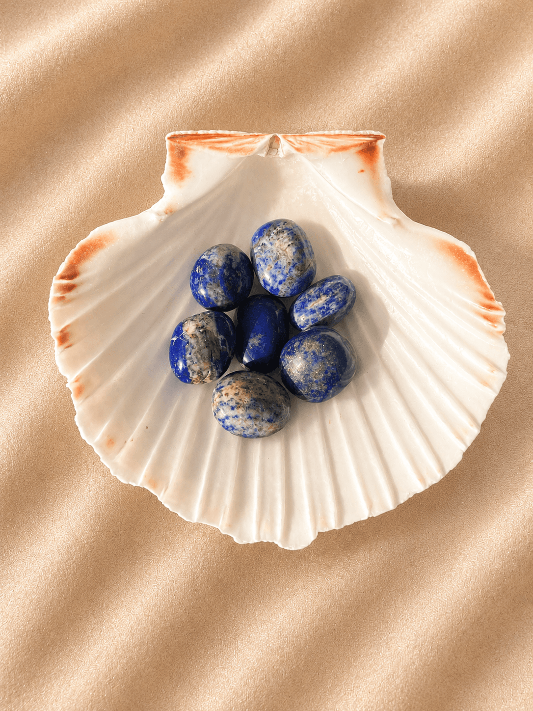 Pierre roulée en lapis-lazuli · DGC