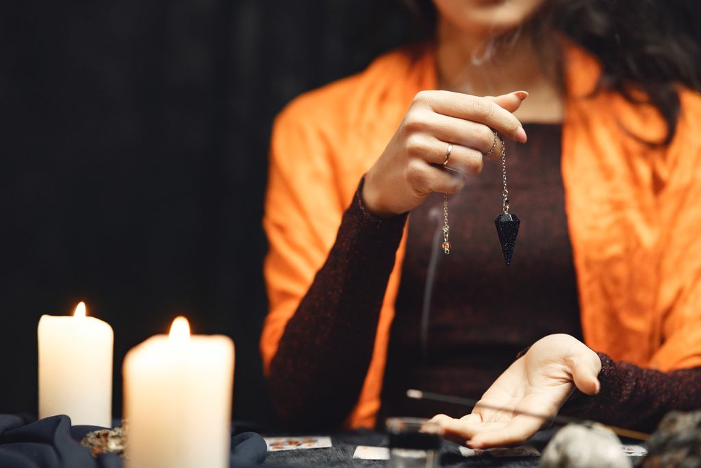 utilisation d'un pendule divinatoire